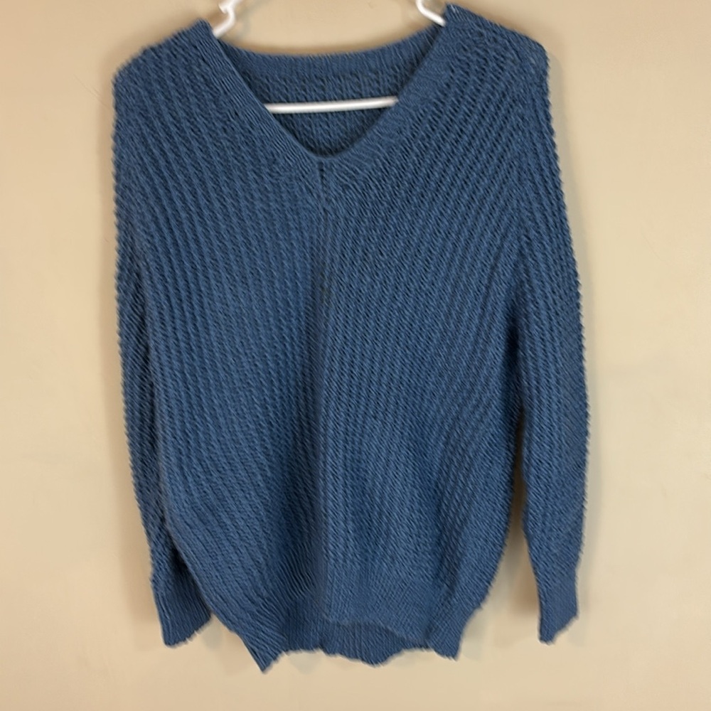 -Handmade Knit Blue V-Neck Sweater